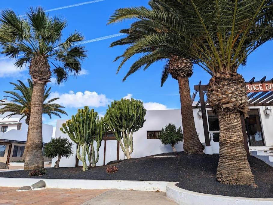Charming Flat In Los Molinos With Terrace & Pools, Near Playa Bastian Costa Teguise Kültér fotó